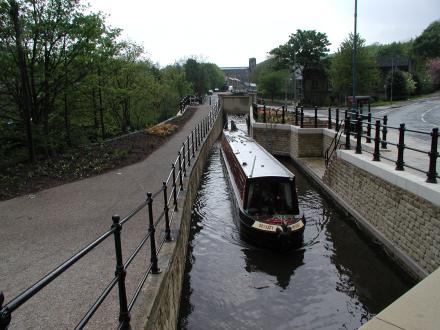 Heading East : Odyssey at Slaithwaite Bridge No 44A (Taken on Thursday 17th May 2001)<br />