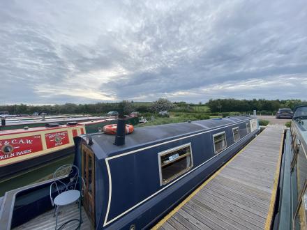 Quiet start to the day : Bruizer at Dunchurch Pools Marina (Taken on Friday 4th June 2021)<br />