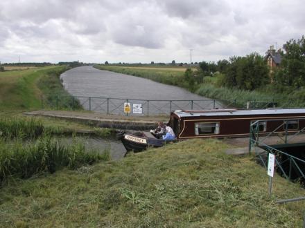 Looking across the Aqueduct towards Three Holes : Odyssey at Mullicourt Aqueduct (Middle Level Main Drain) (Taken on Saturday 18th August 2007)<br />